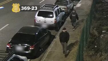 Sospechosos de robar carro quedaron grabados en Heredia