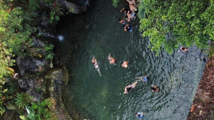 Este bonito lugar se ubica 100 metros Oeste del Centro Penal, en la Marina de San Carlos.