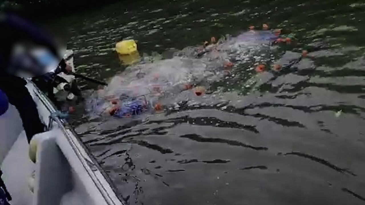 Uno de los hombres habría amenazado a los guardacostas con un puñal. Foto MSP.