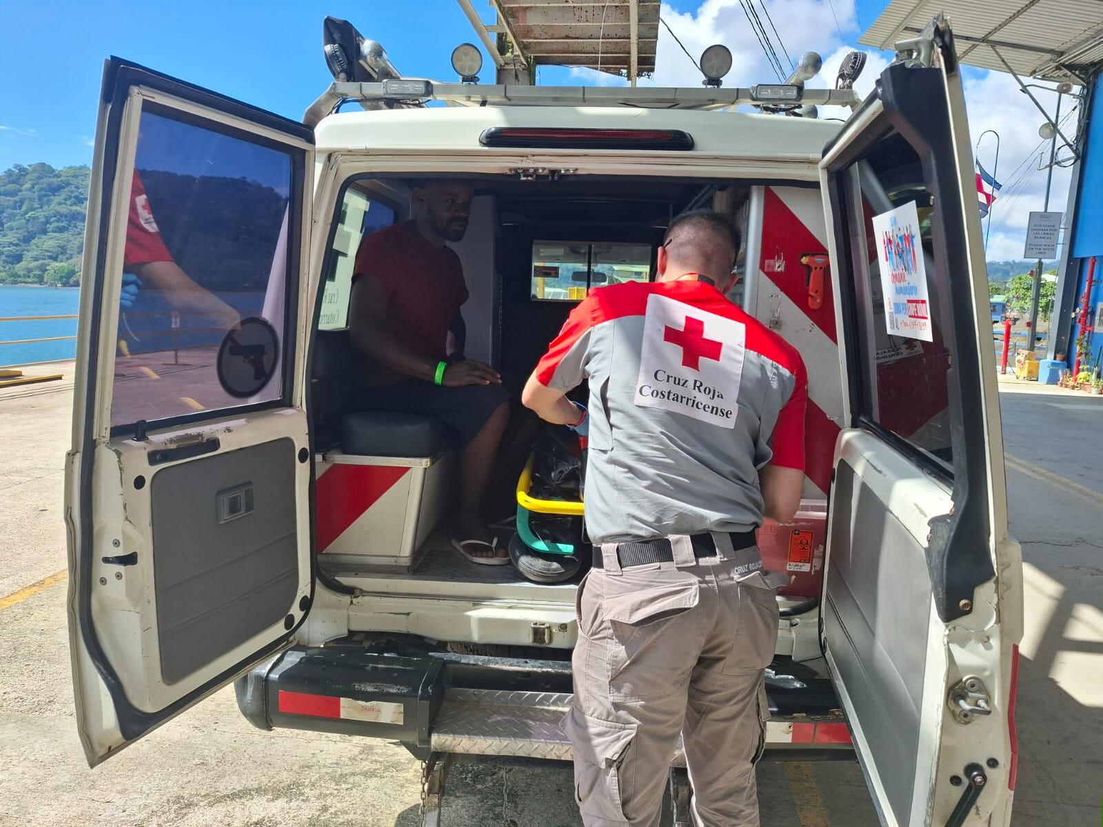 Gustavo Adolfo Valencia Portocarrero fue rescatado luego de pasar una semana aferrado a una pichinga