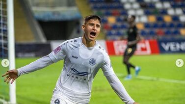 Anthony Contreras se luce anotando de chilena en Europa, vea el golazo