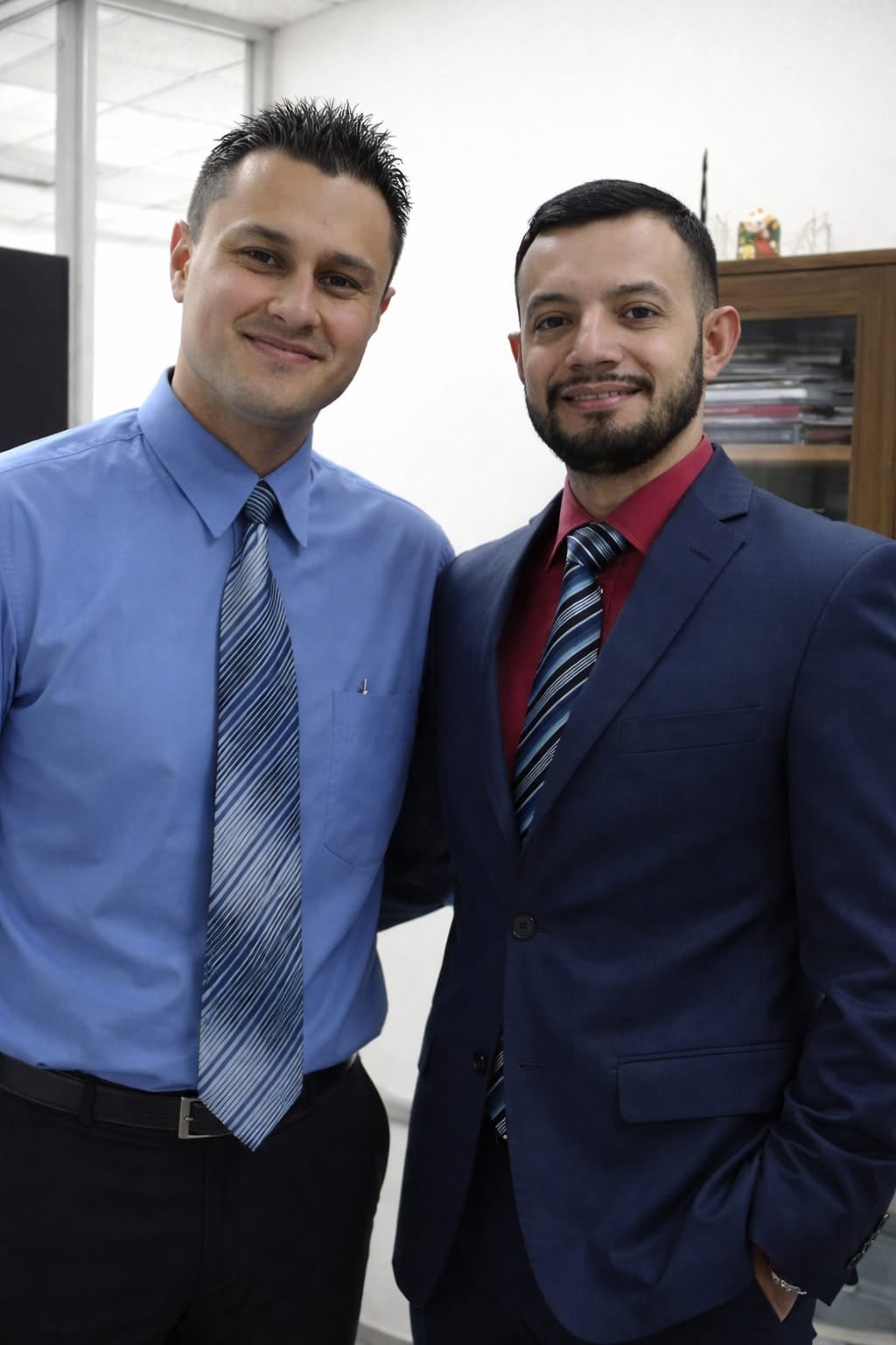Jorge Eduardo Lizano Chacón y Fabián Soto, una amistad que nació en octavo del colegio y Fabián mantiene vivo pese a un hecho violento. Foto: Imagen generada con IA