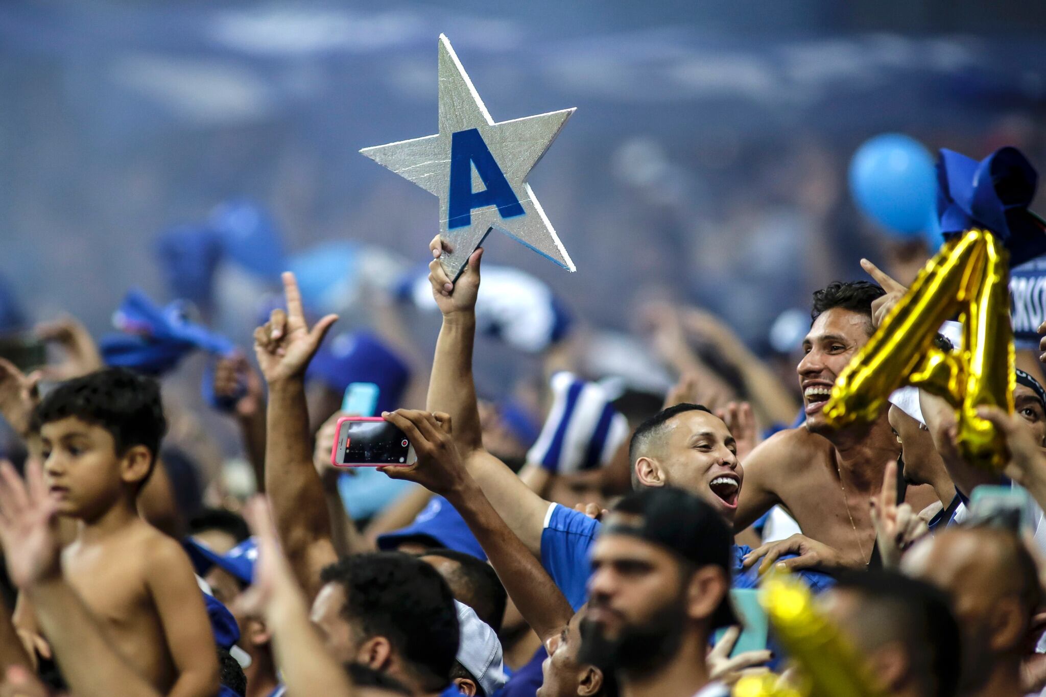 El Cruzeiro de Belo Horizonte, propiedad del exastro brasileño Ronaldo "El Fenómeno", garantizó este miércoles su regreso en 2023 a la primera división del fútbol de Brasil, luego de jugar tres temporadas en la Serie B