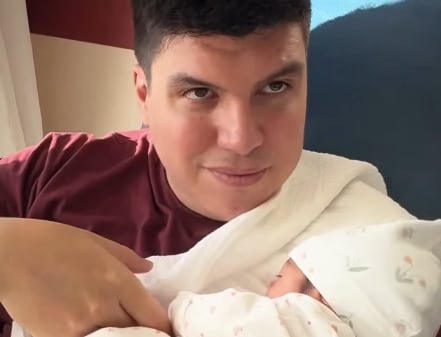 Gabriela Durán y Kevin Barrantes, experiodistas de Teletica, ya tienen a su hija Victoria entre sus brazos tra su nacimiento este 16 de diciembre.