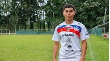 Joven futbolista es la víctima mortal del choque de una moto contra árbol