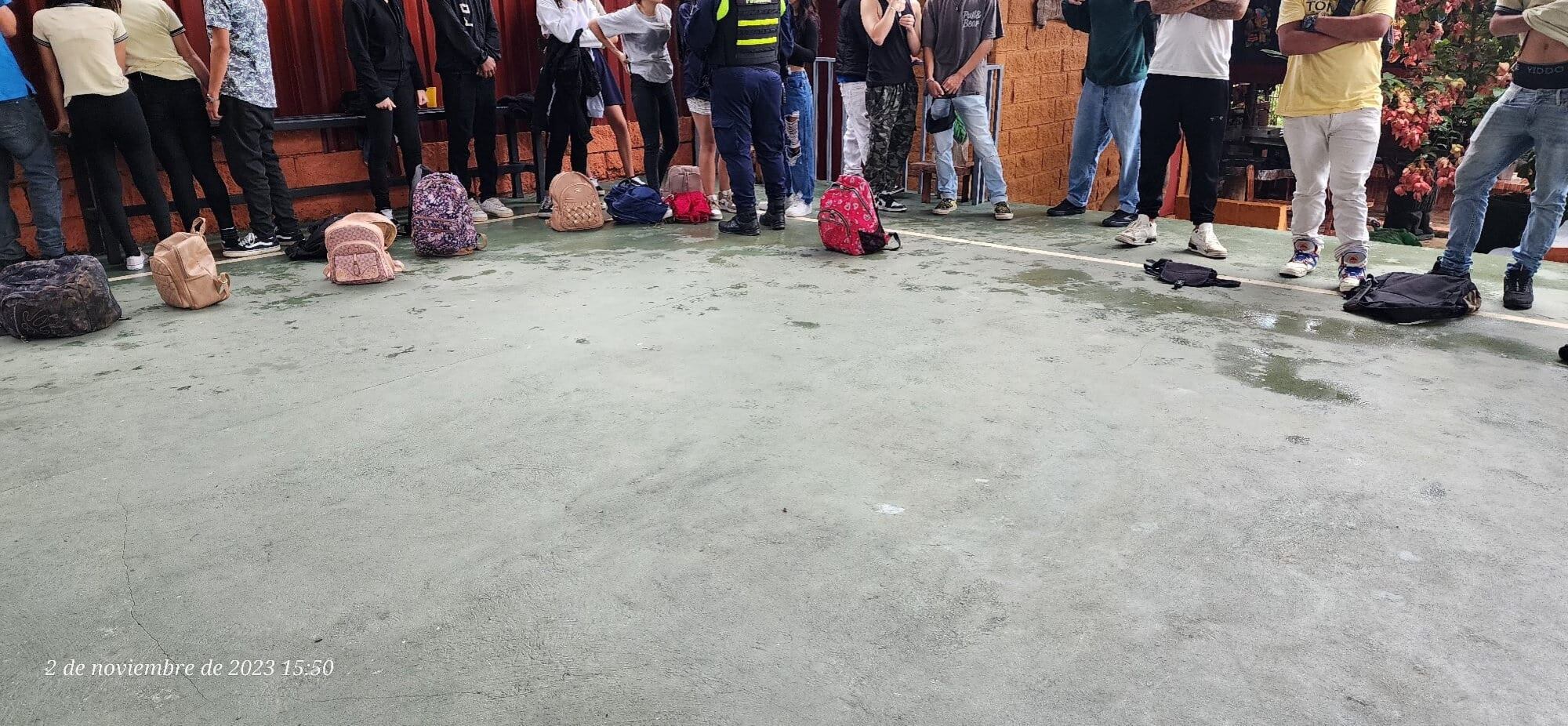 Intervienen fiesta ilegal con menores de edad. Foto Policía Municipal de Puriscal.