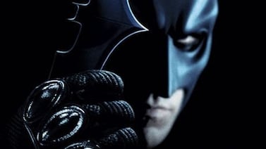 Muere actor de Batman y familiar de Christopher Nolan a los 87 años