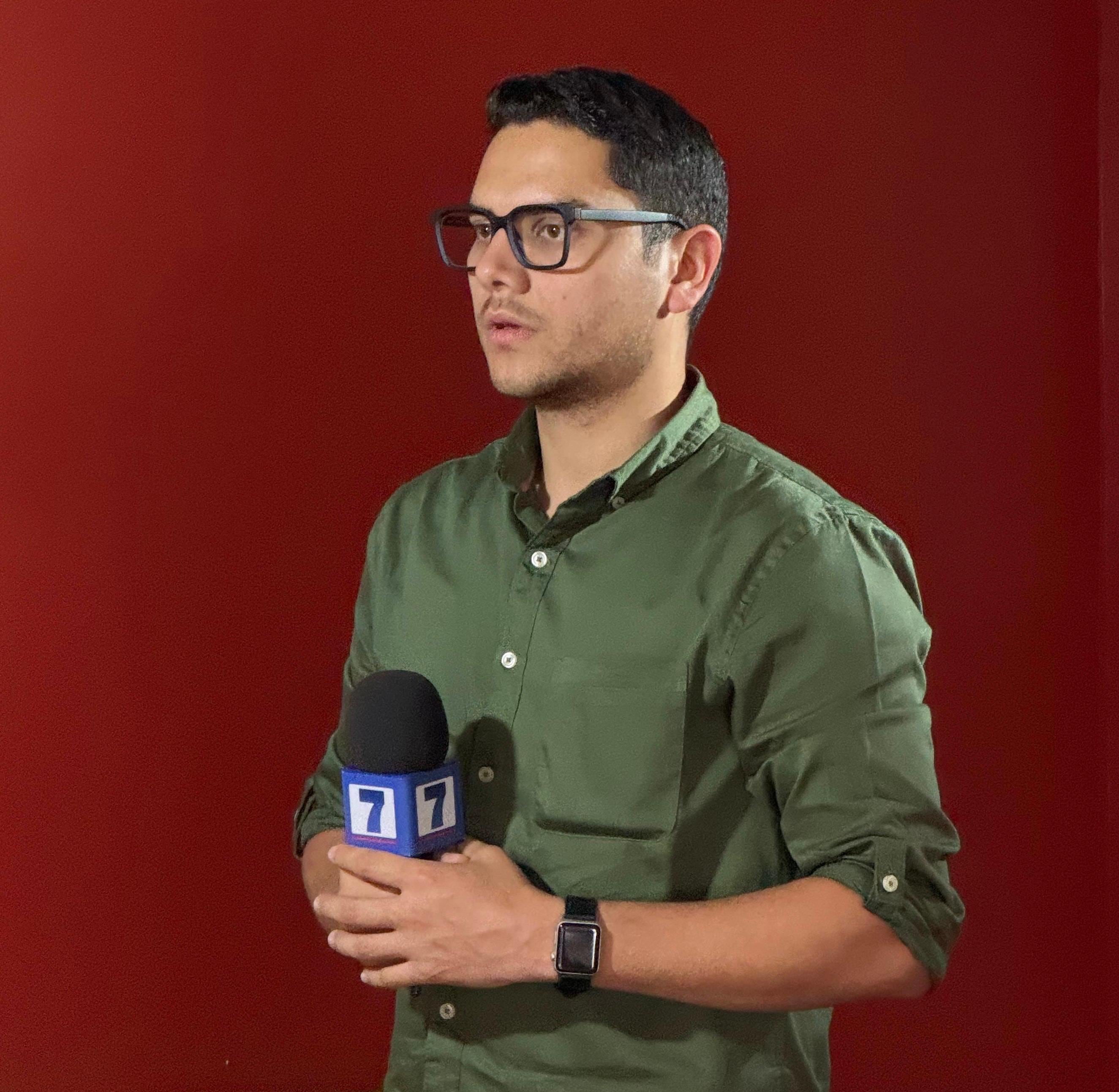 Yirén Altamirano, periodista de sucesos de Telenoticias, de canal 7.
