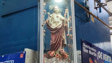 Papá se lo enseñó y él lo honra: la historia del hombre que chinea al Corazón de Jesús en Cartago