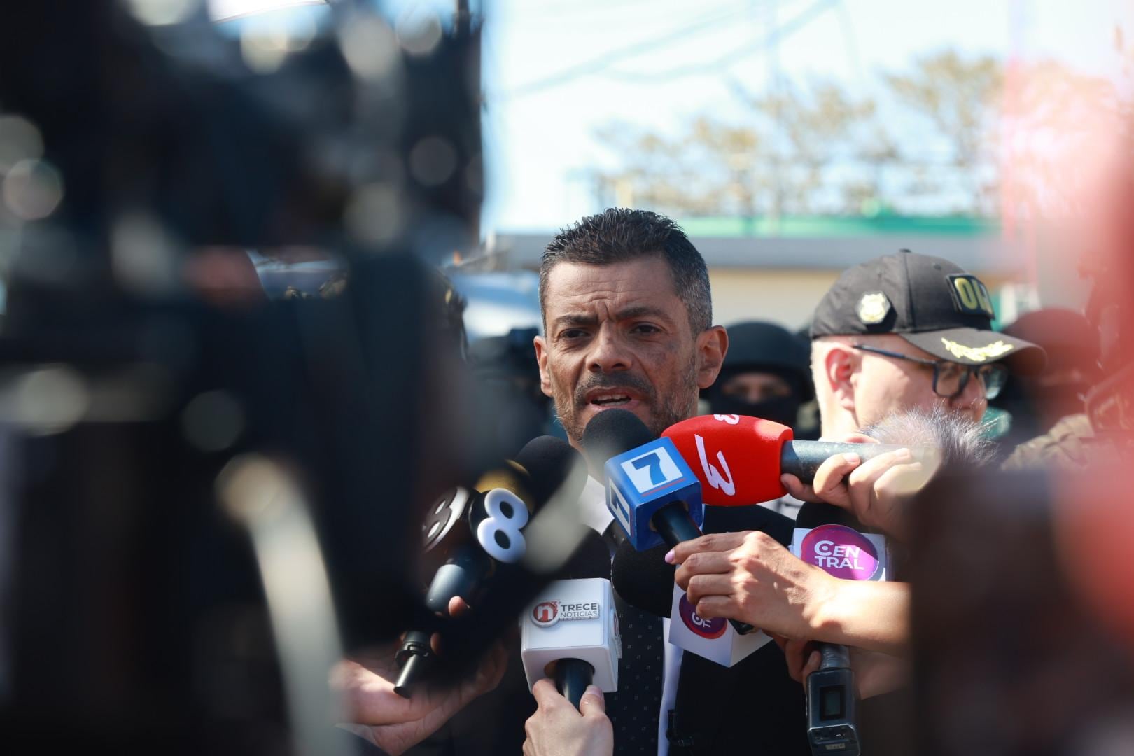 Conferencia de prensa de Carlo Díaz y Michael Soto tras la salida de Celso Gamboa y Edwin López, alias Pecho de rata, hacia Estados Unidos.