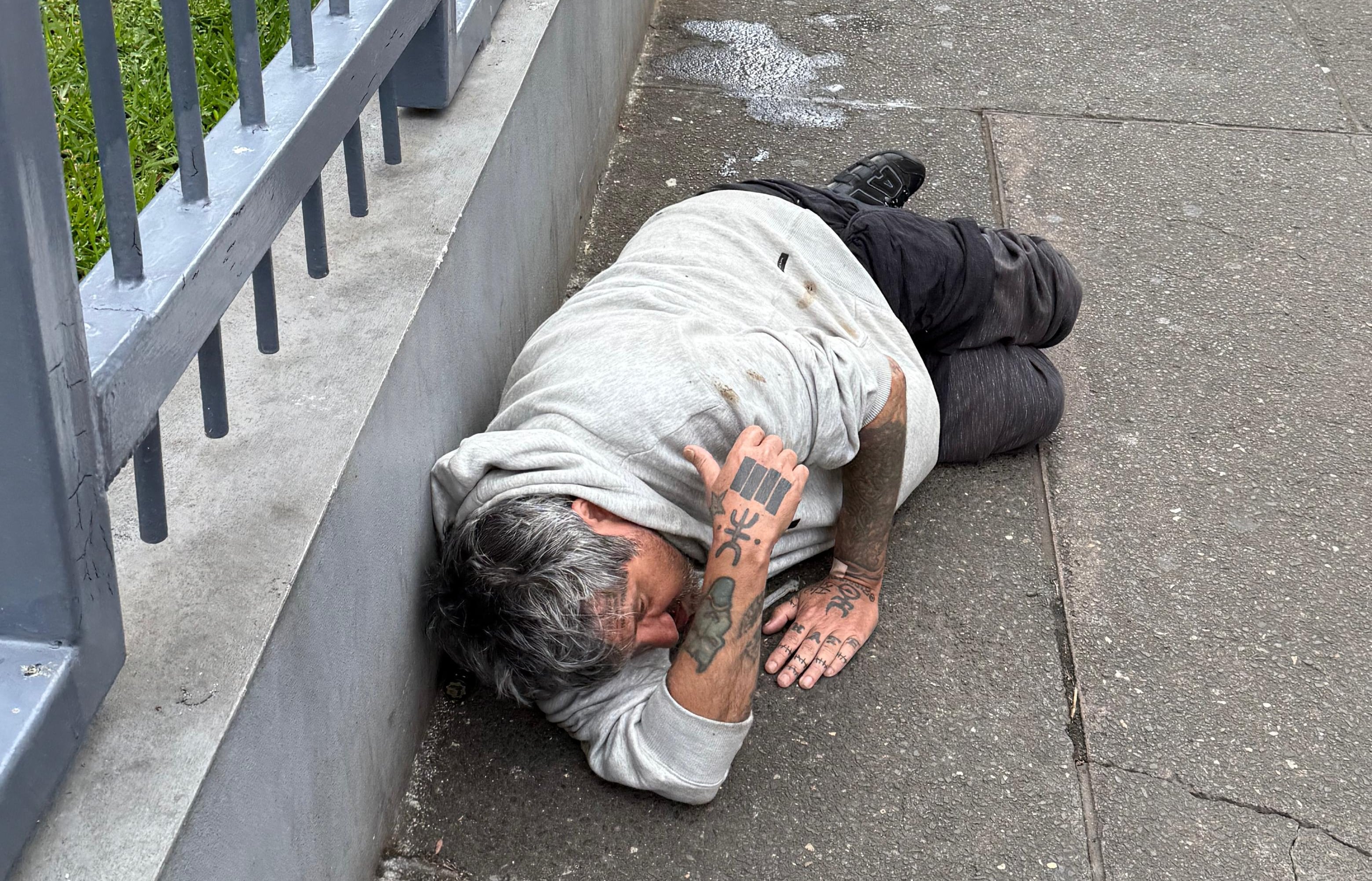 Luis Lauretto, conocido como Laurito, expresentador de VM Latino, conversó con La Teja tras encontrarlo dormiendo en el centro de San José.
