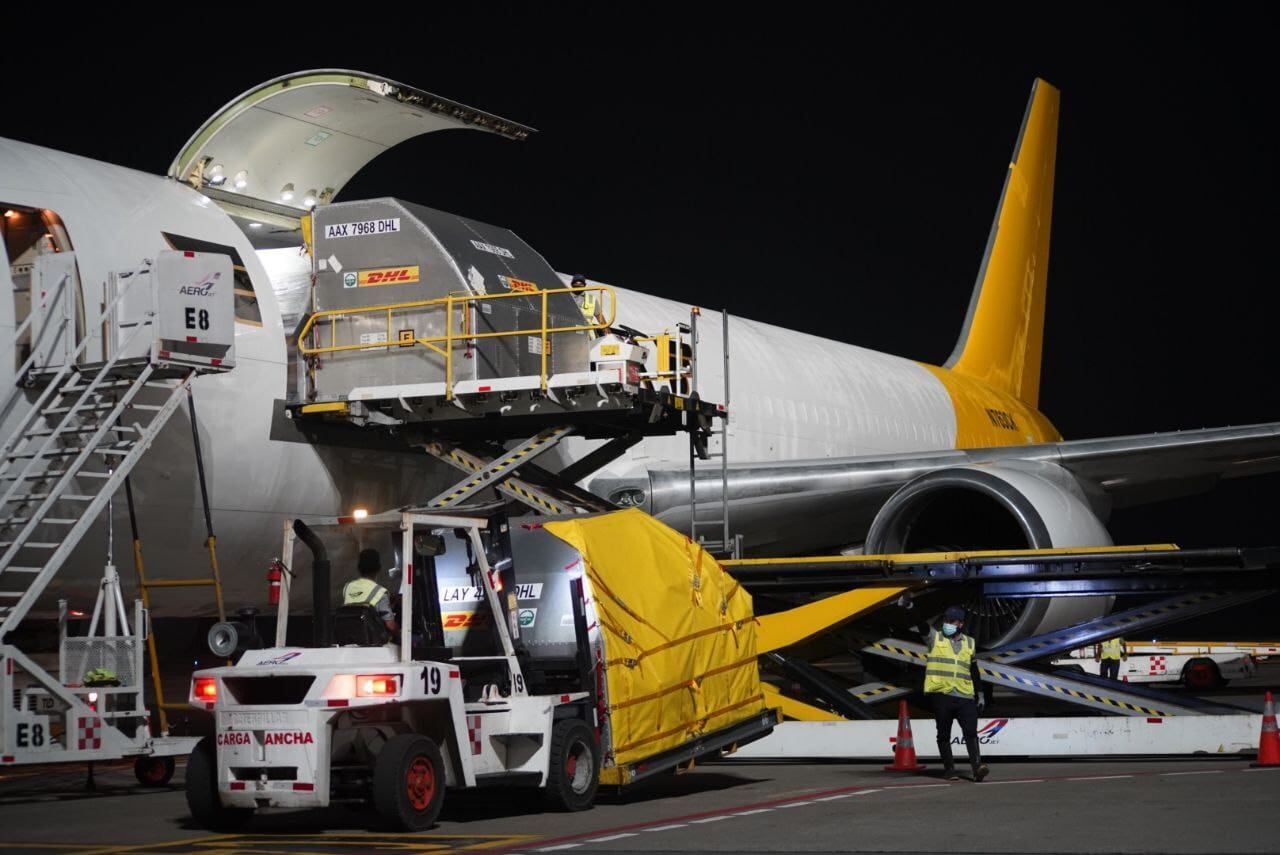 Dos días antes de lo que se esperaba, este viernes 3 de setiembre, ingresó al país vía aérea la donación de 319.200 vacunas contra el covid-19 que nos hizo el gobierno de Canadá, por medio del convenio COVAX
