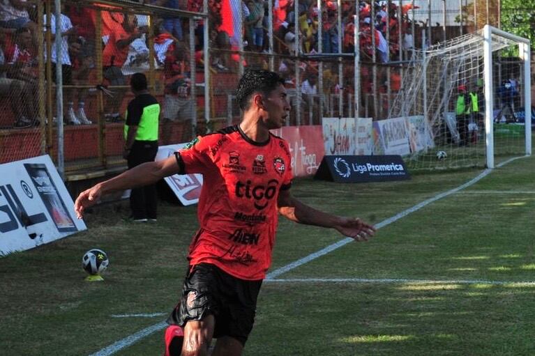 Dariel Castillo anotó el segundo gol de Puntarenas