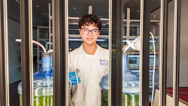 ¡Orgullo de su país! Estudiante de 21 años gana premio mundial con invento que salva vidas