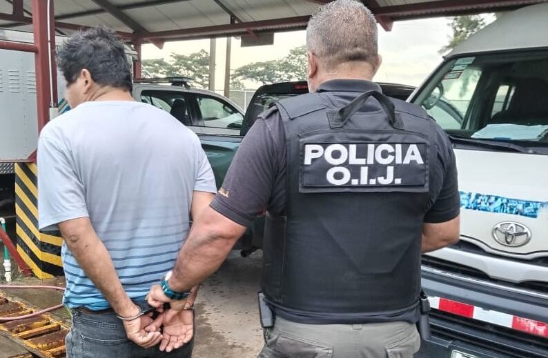 Hombre detenido por crueldad animal contra venado y perros