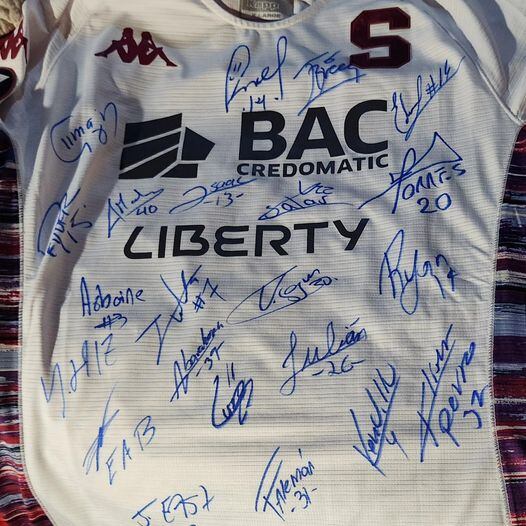 Deportivo Saprissa sorprende a María Torres.