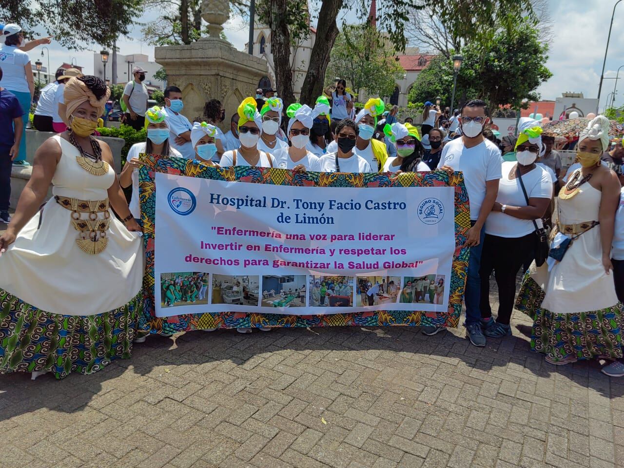 En medio de las celebraciones del Día Internacional de la Enfermería, ese gremio se tiró a la calle para realizar lo que llamaron una marcha por la vida, misma en la cual se lamentaron del decreto que le quitó el uso obligatorio a la mascarilla.