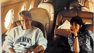 Mujeres exigen investigar a jefe de agencia de modelos en Francia por supuestos vínculos con Epstein