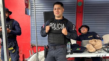 Oficial que canta “Policía, Policía” carga un gran dolor por golpe que recibió hace tres meses