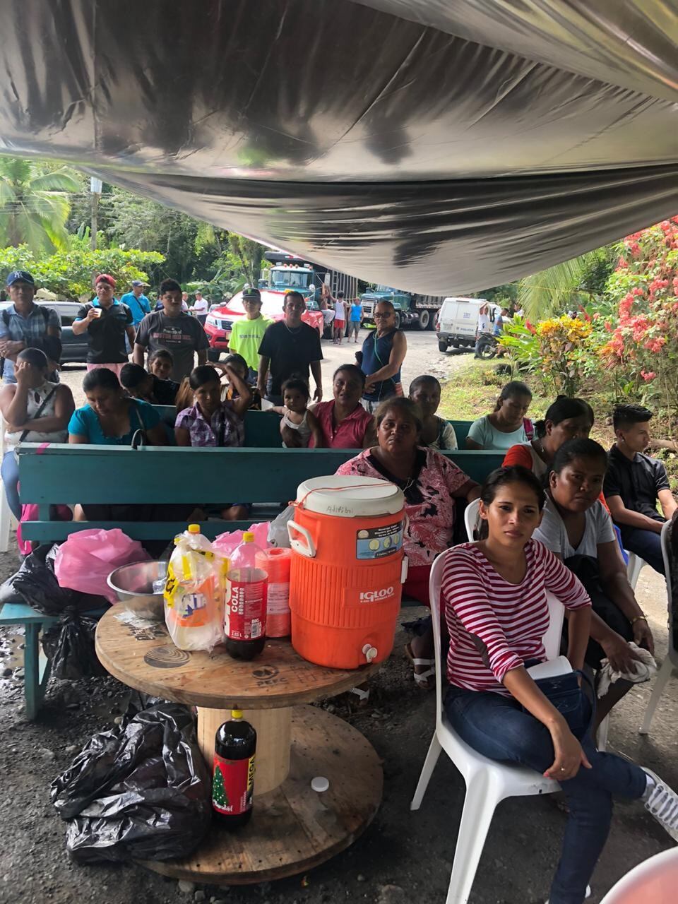 Indígenas protestan ante alza de buses