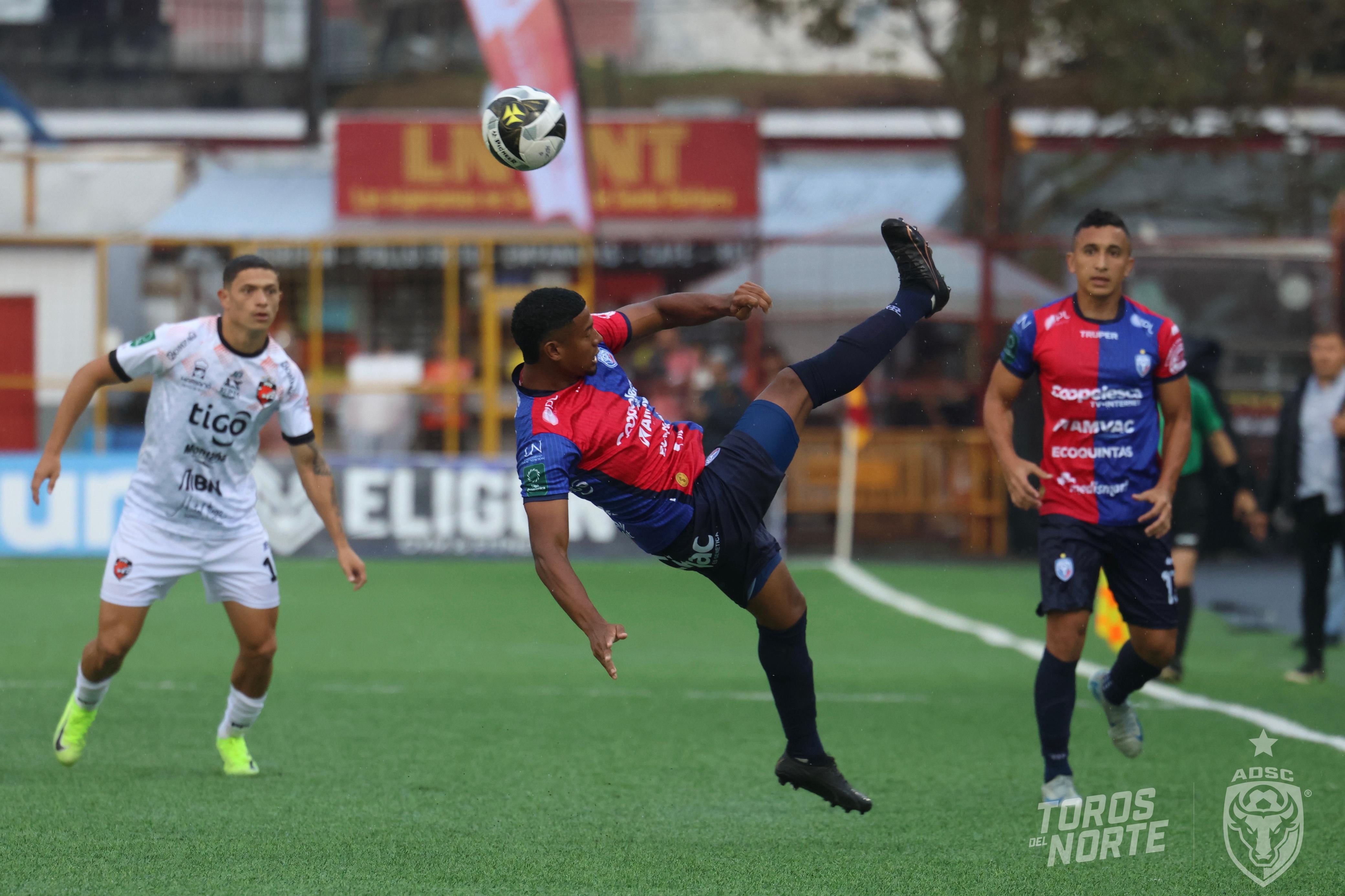 Puntarenas derrotó a San Carlos 1-0 en el estadio Carlos Alvarado. Prensa SC.