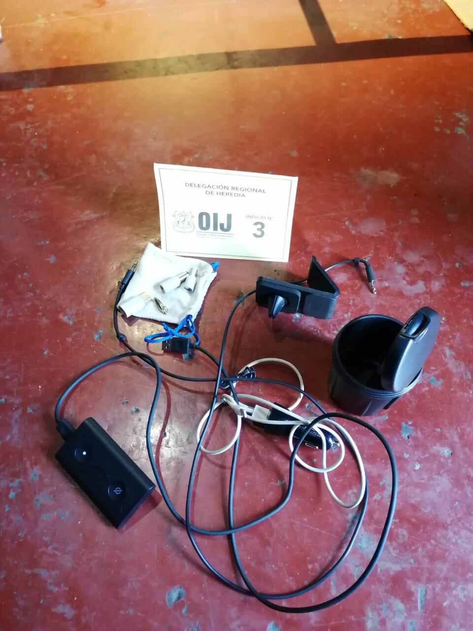 Detienen a hombre apellidado Chaves sospechoso de meterse a robar a dos casas en Heredia. Foto OIJ.