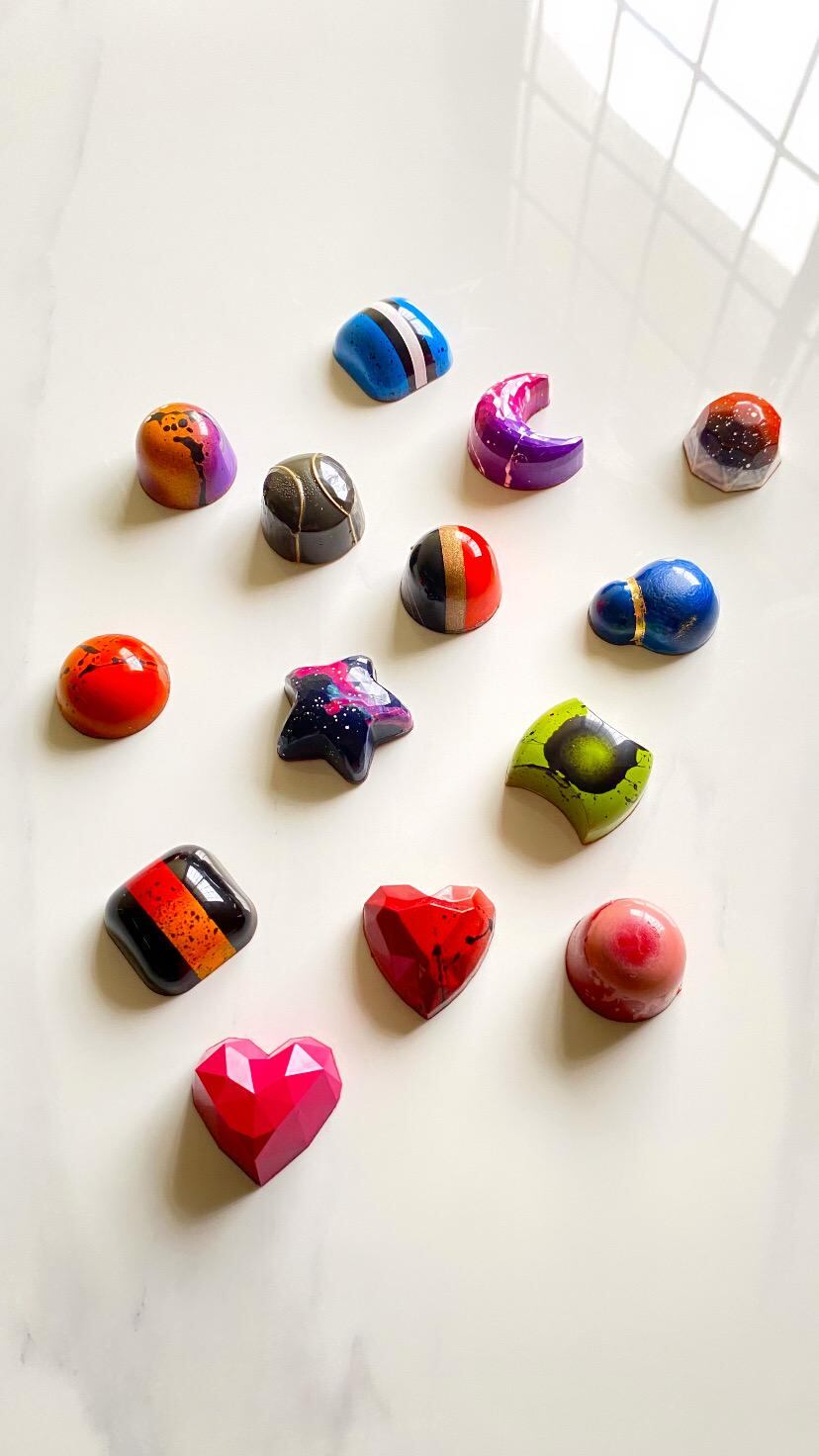 Omar Quesada Mora es un chocolatero pulseador de Ciudad Quesada que tiene un negocito llamado Zicolates