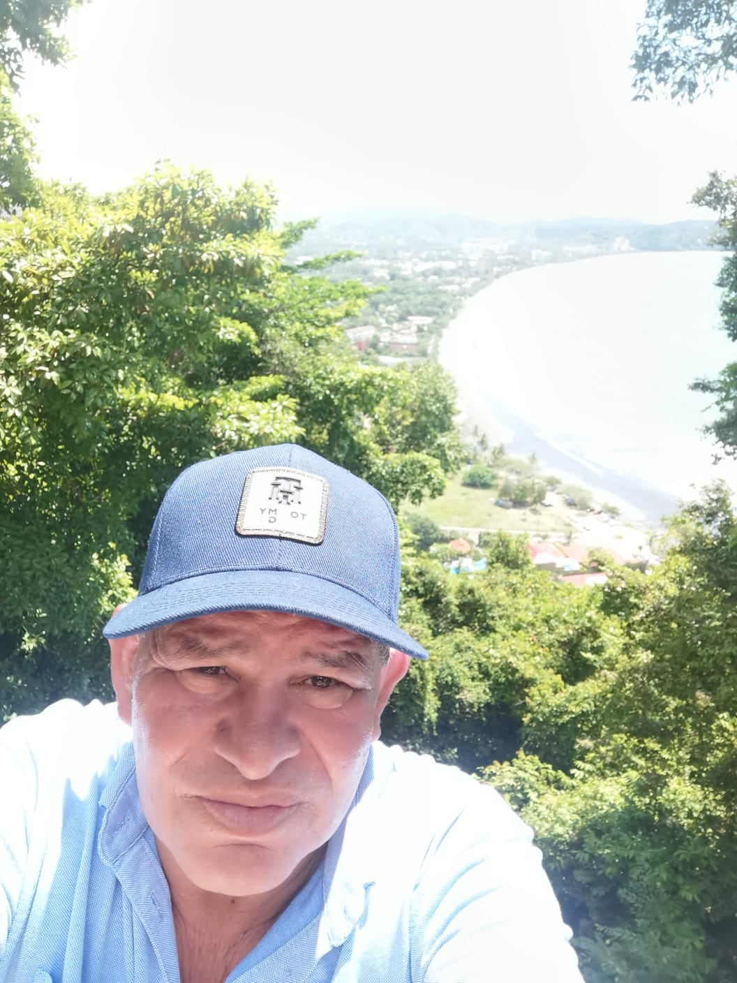 Víctor Eduardo Álvarez Redondo, vecino de Potrero Cerrado de Cartago, de 59 años y quien vivió en una de las casitas de la cima del Irazú durante 18 años ya que trabajó, junto a su esposa, para Canal 6, entre 1980 y finales de los noventas.