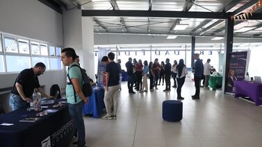 Feria de empleo en bilingüe promete varios puestos de trabajo en zona donde el empleo urge