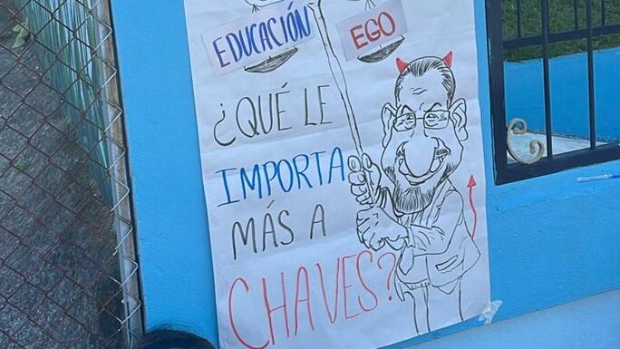 Desde hace varias semanas estudiantes de colegios académicos, técnicos, diurnos y nocturnos de todo el país comenzaron a reunirse para tomar decisiones en contra de las Pruebas Estandarizadas del Ministerio de Educación Pública (MEP).