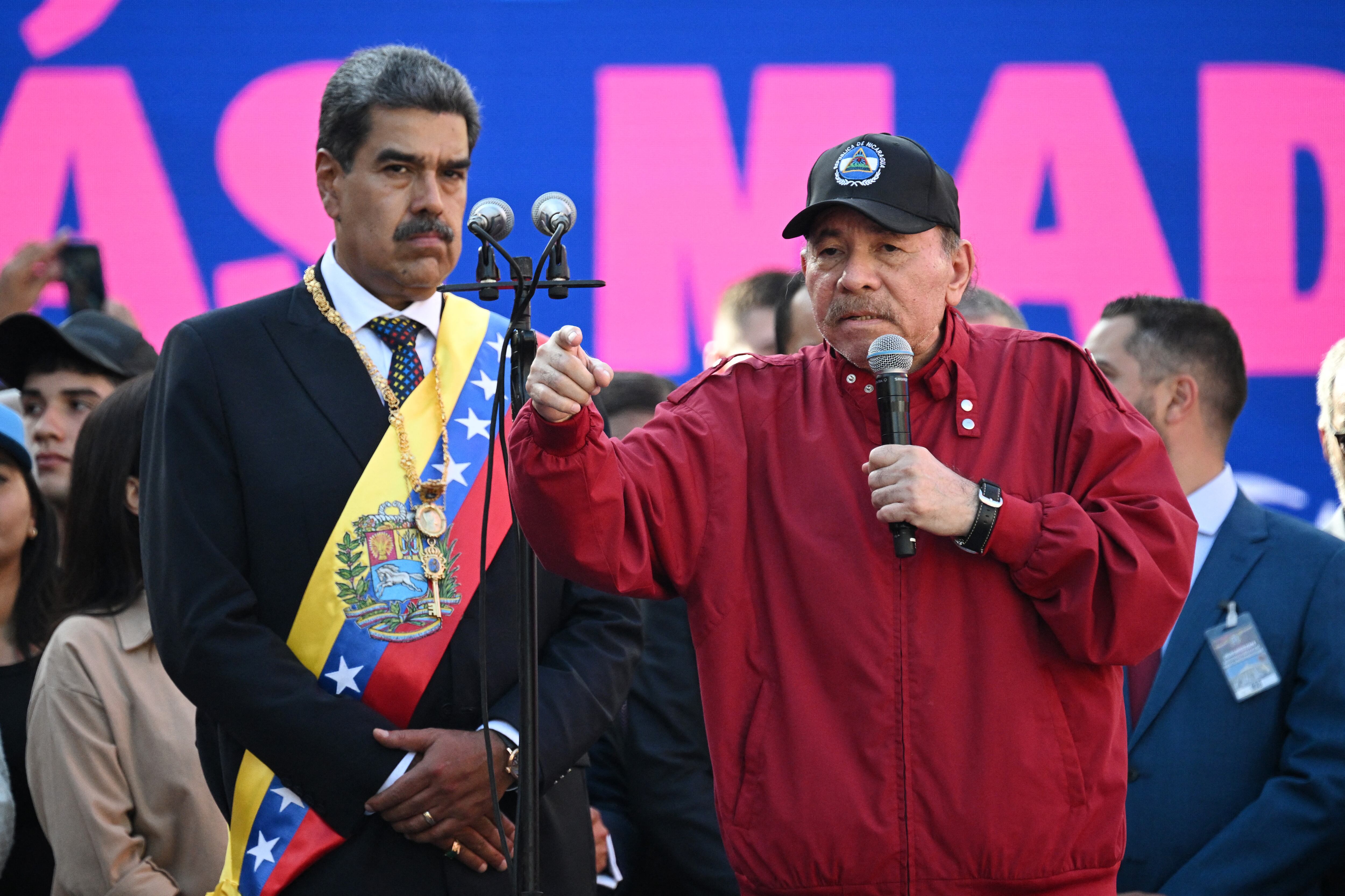 Daniel Ortega y Nicolás Maduro juntos durante ceremonia en Caracas