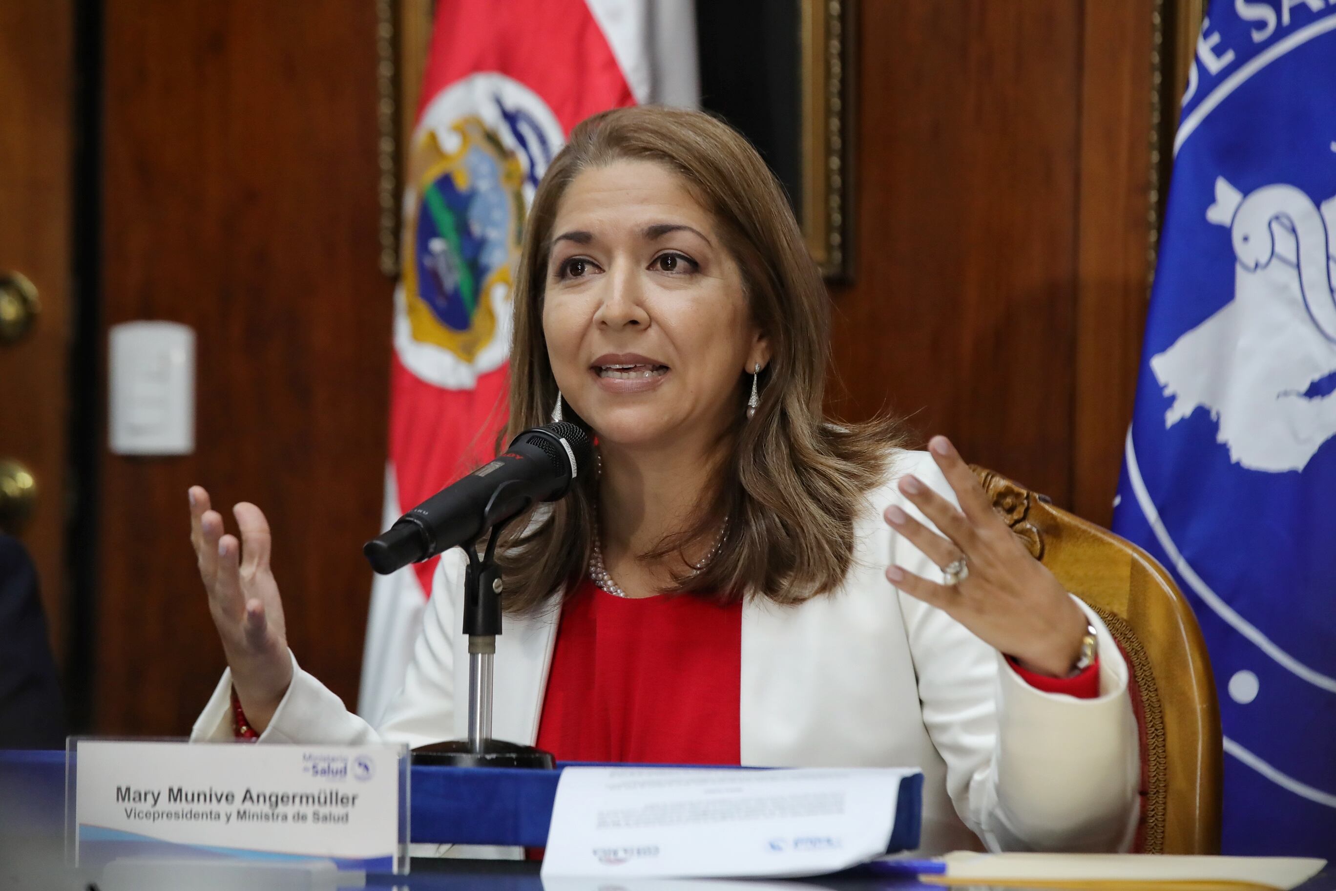 23/08/2023/ Rendición de cuentas sobre orden sanitaria que cerró programa de trasplantes de hígado en el Hospital México / en la fotografía la vicepresidenta y ministra de salud Mary Munive y Marta Eugenia Esquivel presidenta ejecutiva de la CCSS / foto John Durán