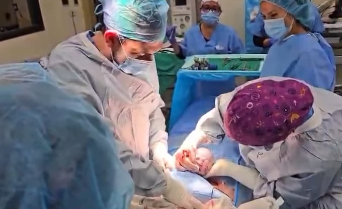 LuisGa Loría y su pareja Mónica Barboza se conviertieron oficialmente en padres este 3 de enero de 2026.