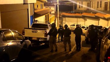 Supuesto líder narco trató de destruir celular cuando Policía allanó su vivienda