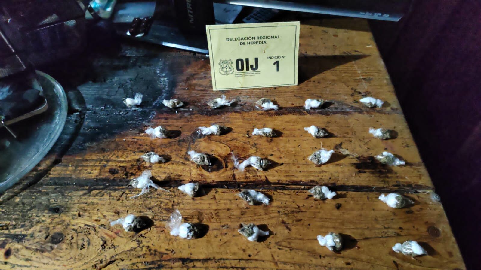 OIJ de Heredia detiene a cuatro hombres de apellidos Rodríguez, de 18 años; Gómez de 27 años; Taylor de 37 años y Azofeifa de 22 años, ellos son investigados por agresión y privación de libertad. Foto: OIJ