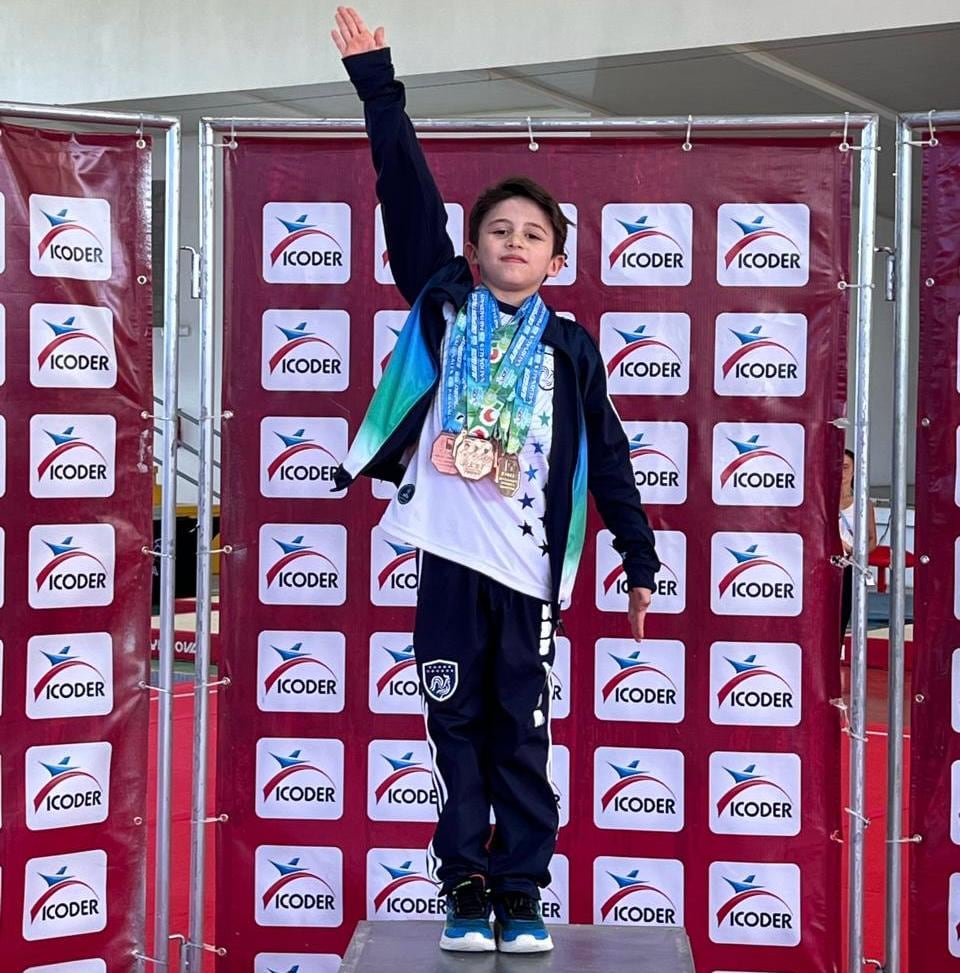 El miércoles 14 de enero dieron inicio las pruebas de gimnasia artística de los XLII Juegos Nacionales Provincia de Limón 2026, donde en el Nivel 4 masculino Sisoldi Lucano Canelón, de San José, obtuvo cinco preseas doradas