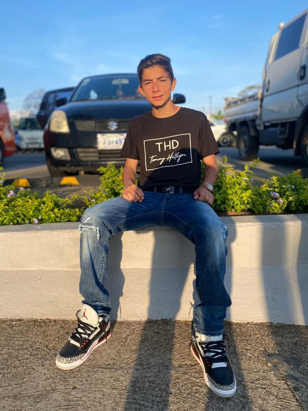 Jeyron Jhoel Parra Araya, de 18 años, un universitario inocente que se convirtió en otra víctima mortal de las balas. Foto: Cortesía Alina Araya para La Teja