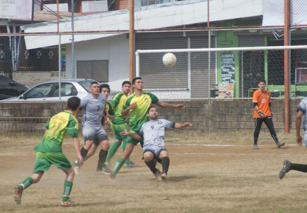 José Pablo Vega, periodista que fue regalado de bebé