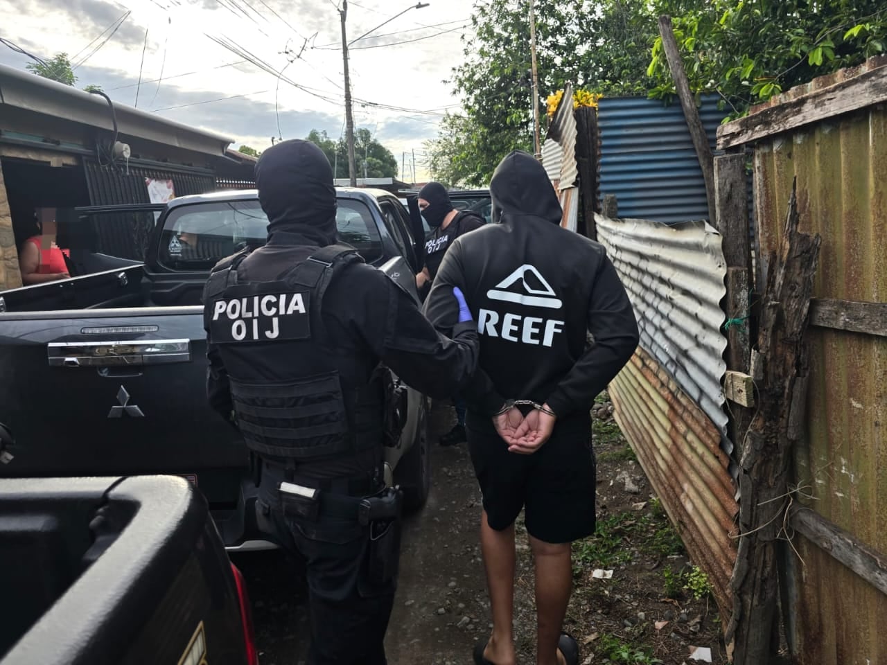 Un funcionario del Ministerio de Seguridad Pública fue detenido, junto a otras tres personas. Los cuatro figuran como sospechosos de homicidio culposo.