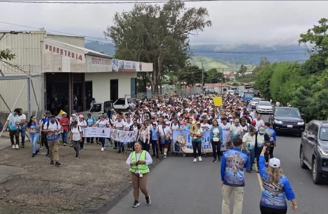 A Ivannia Blanco la Negrita le reveló que su misión ya no era caminar de Pérez Zeledón hasta Cartago, sino ayudar a que los romeros a cumplan completamente su romería