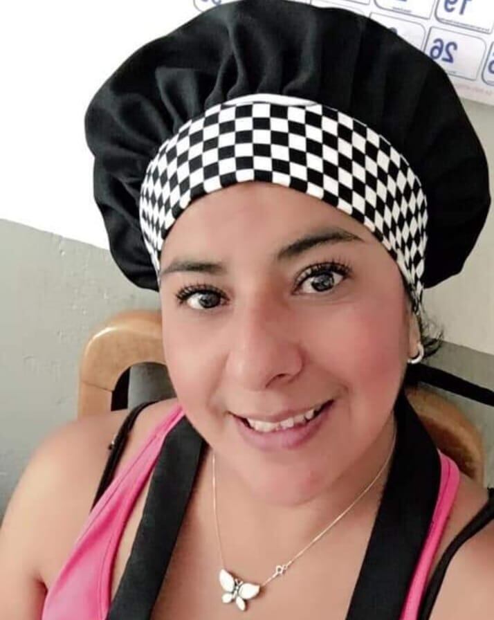 Paola Rojas Araya, vecina de Paraíso de Cartago, quien es una emprendedora en todo lo que tenga que ver con repostería y panadería, asegura que desde inicios de setiembre ya se puso en ambiente navideño