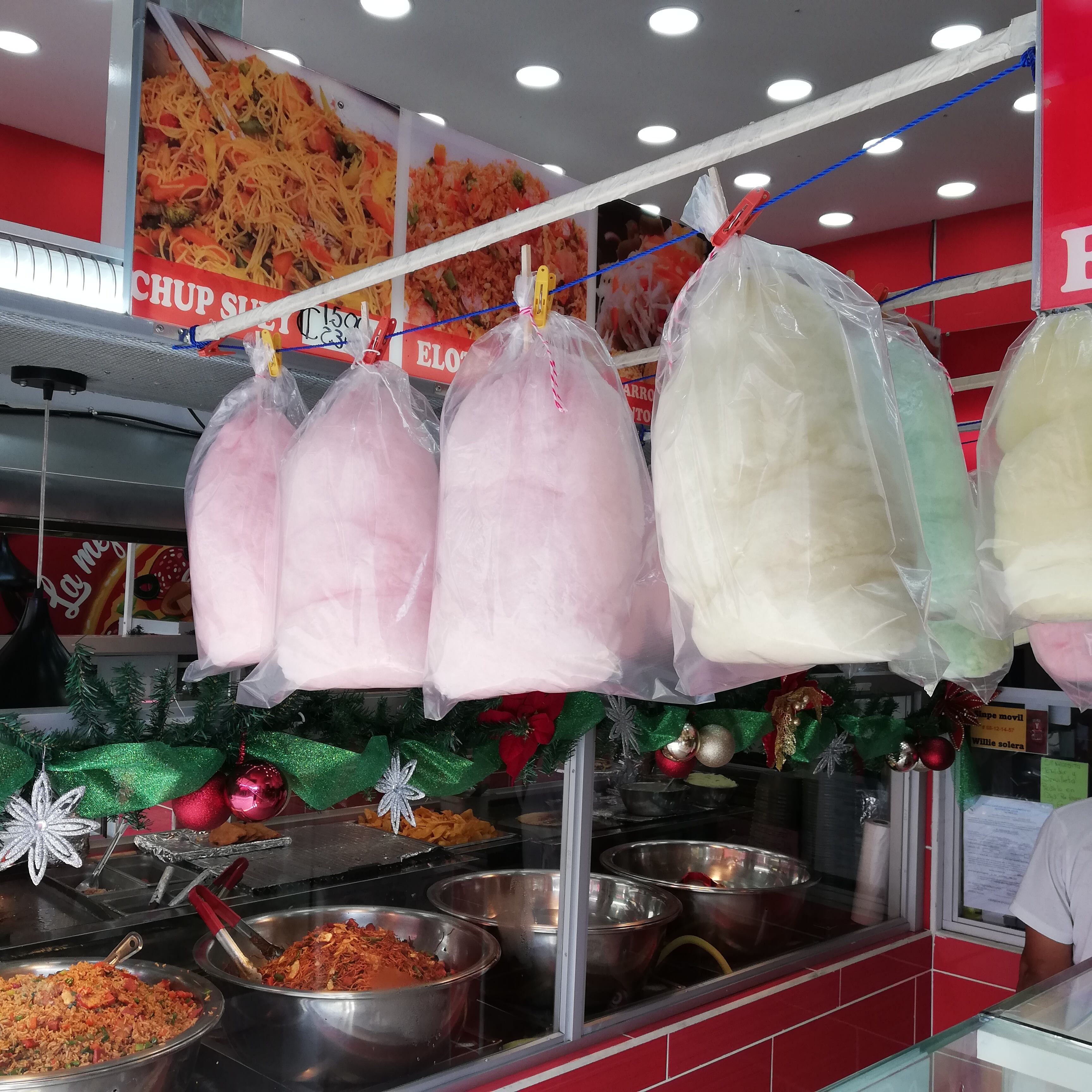 El Chimano de Zapote son cinco locales en San José que a falta de Festejos Populares en Zapote, abrieron para alegría de la gente que los a acogido muy bien.