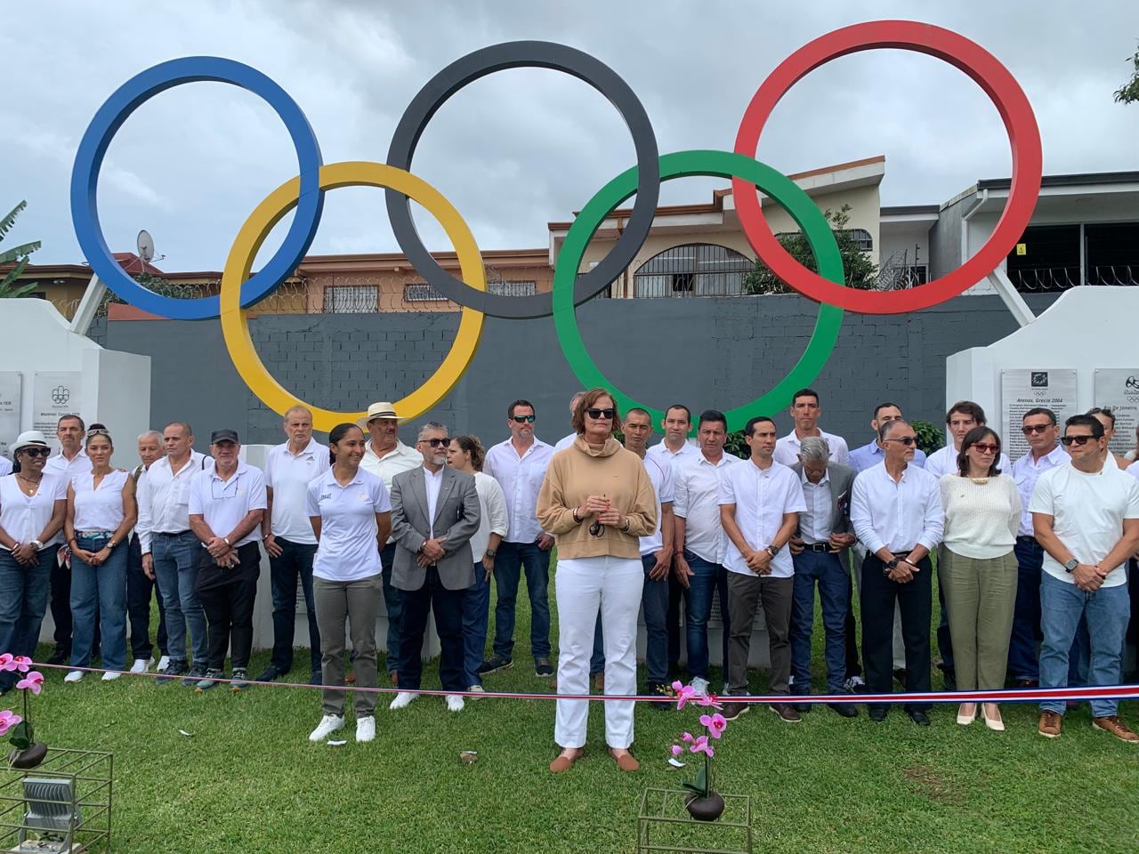 Inauguración muro atletas olímpicos en el Comité Olímpico Nacional.