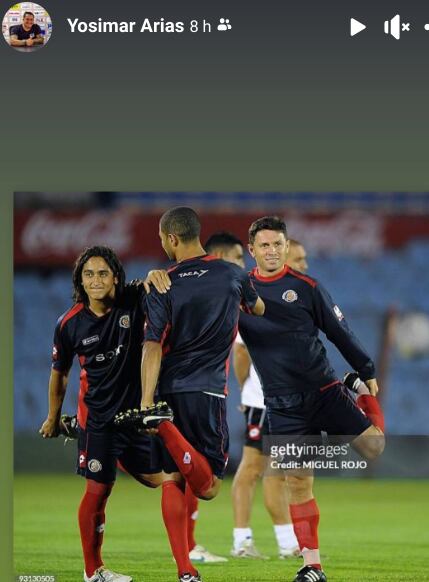 Yosimar Arias, con Álvaro Saborío y Rolando Fonseca