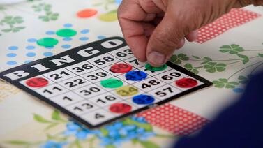 Diviértase en un bingo que ayudará a estudiantes de bajos recursos