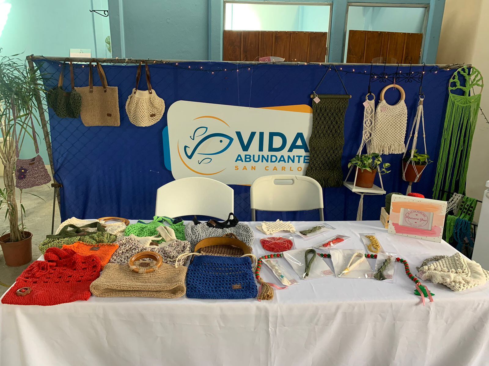 La sicóloga Cinthia Delgado Solera y la socióloga Susana Hernández Durán, comprendieron en el 2020 que les urgía un pasatiempo que las distrajera del gran estrés y ansiedad que les producía la pandemia por el covid-19, por eso se pusieron a tejer.