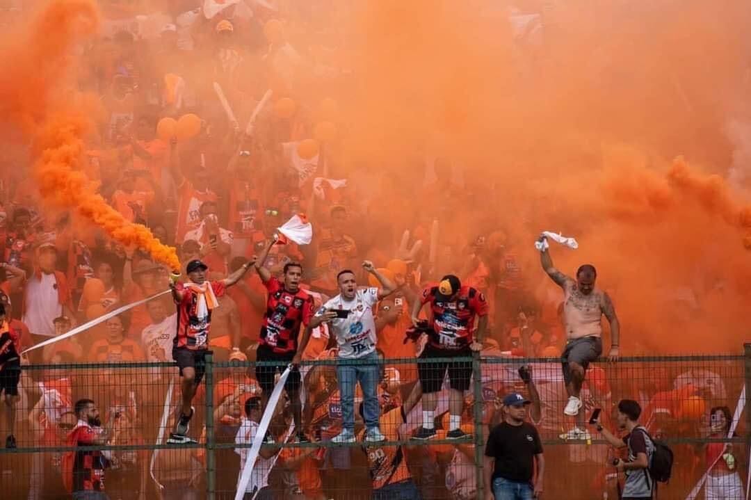 Vladimir Álvarez, el árabe, barra porteña,