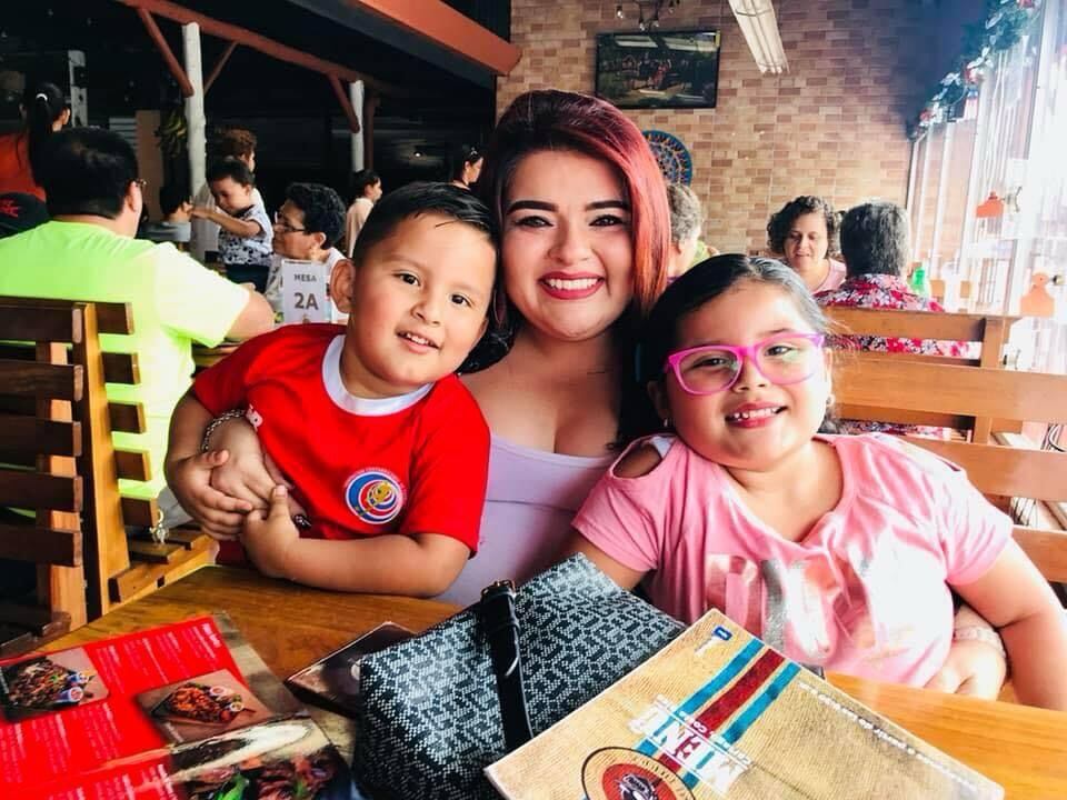 Melissa Uba rompe con los estereotipos y es la líder y coreógrafa de su propio grupo de baile folclórico. Cortesía.