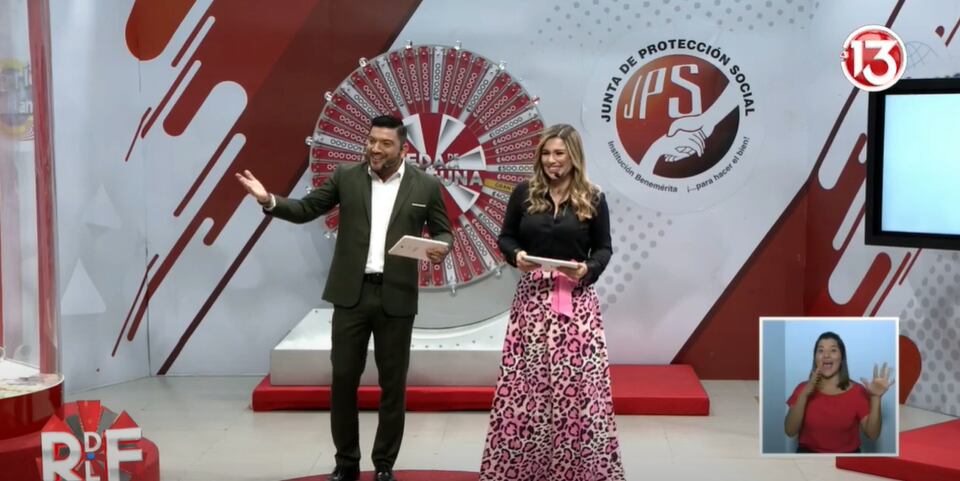 Desde el 5 de agosto anterior, el programa de 'La Rueda de la Fortuna' se transmite por Canal 13, y es presentado por Melissa Durán y Arie García. Foto: Captura de pantalla