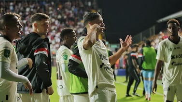 Saprissa jugó ocho clásicos contra Alajuelense en tres días y los resultados preocuparán aún más a los morados